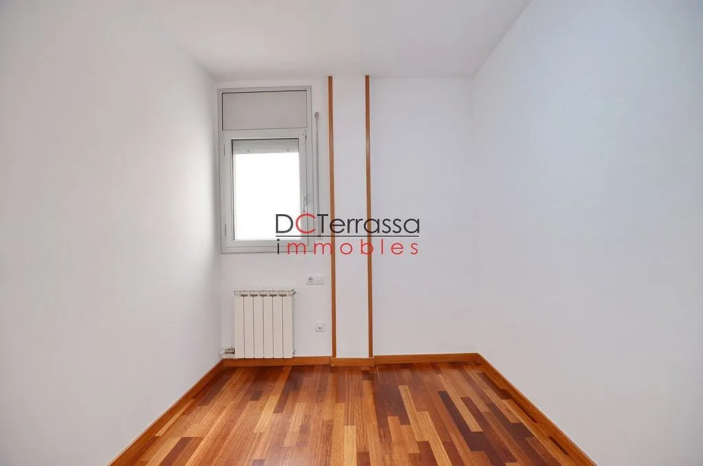 Rooms - Apartment with Balcony in Vallparadís, Terrassa