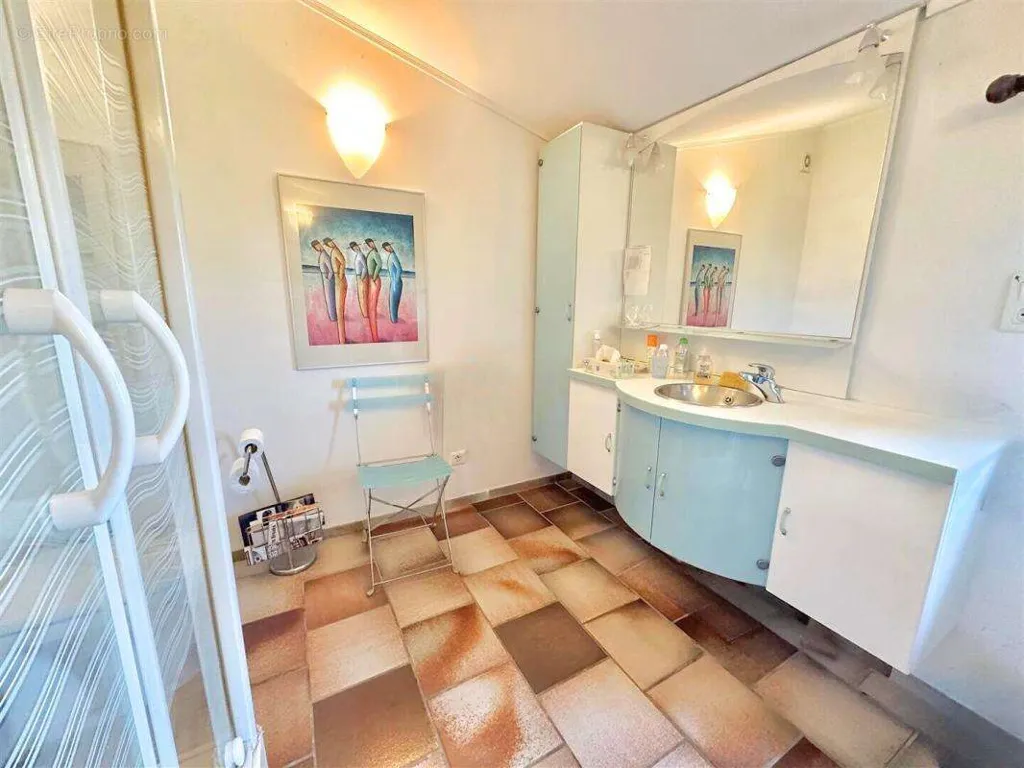 Salles de bain - Maison de 5 Chambres avec Piscine à Cahors