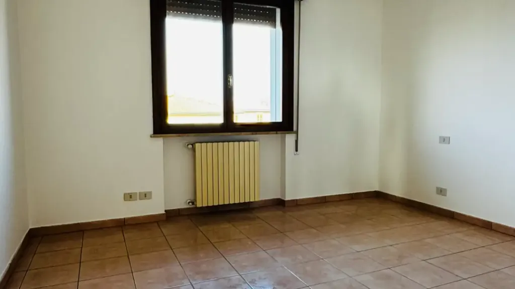 Toad - Three-Bedroom Apartment with Garage in Legnago