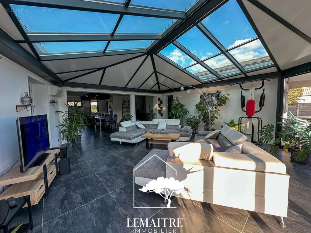 Terrasse - Maison Contemporaine avec Piscine aux Mathes