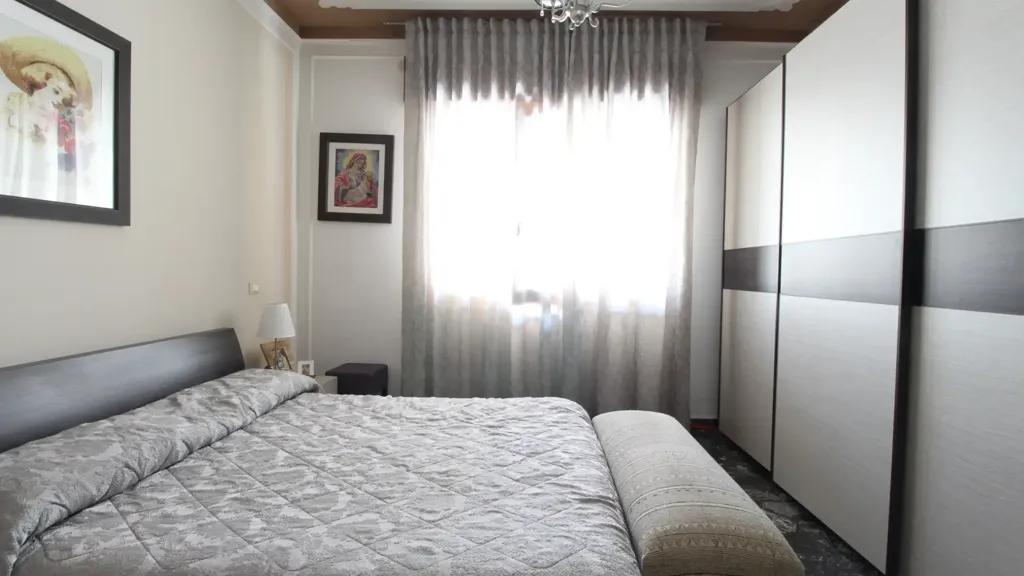 Camere da letto - Rear-Facing Apartment with Balcony in Vinci