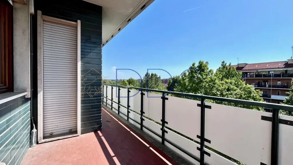 Balcone - Spacious Student Apartment with Balcony in Torino