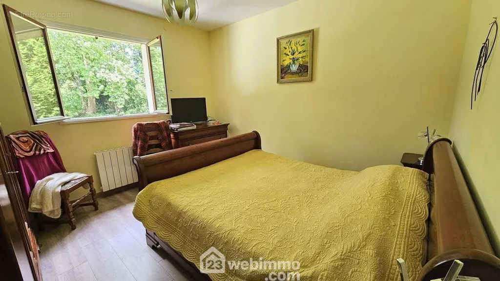 Chambres - Maison 5 pièces à Noisy-Sur-Ecole