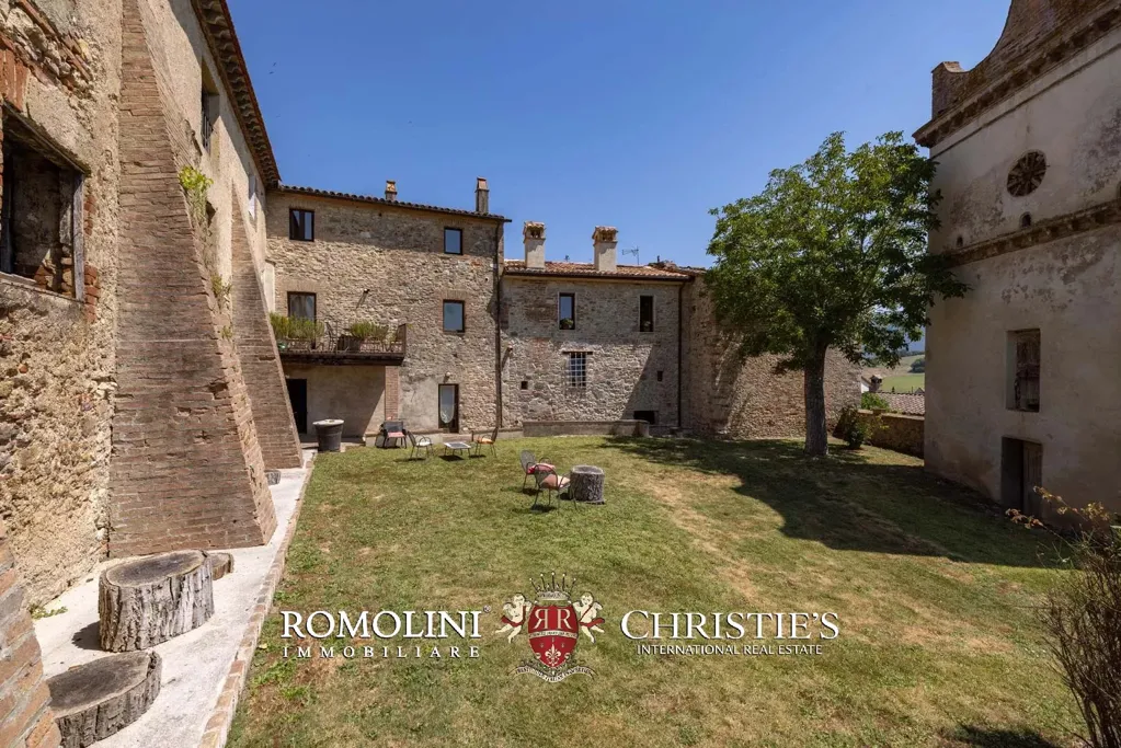 Aed - Historic Estate with Castle in Umbria