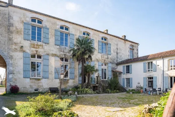 Jardin - Domaine historique avec piscine près de la côte