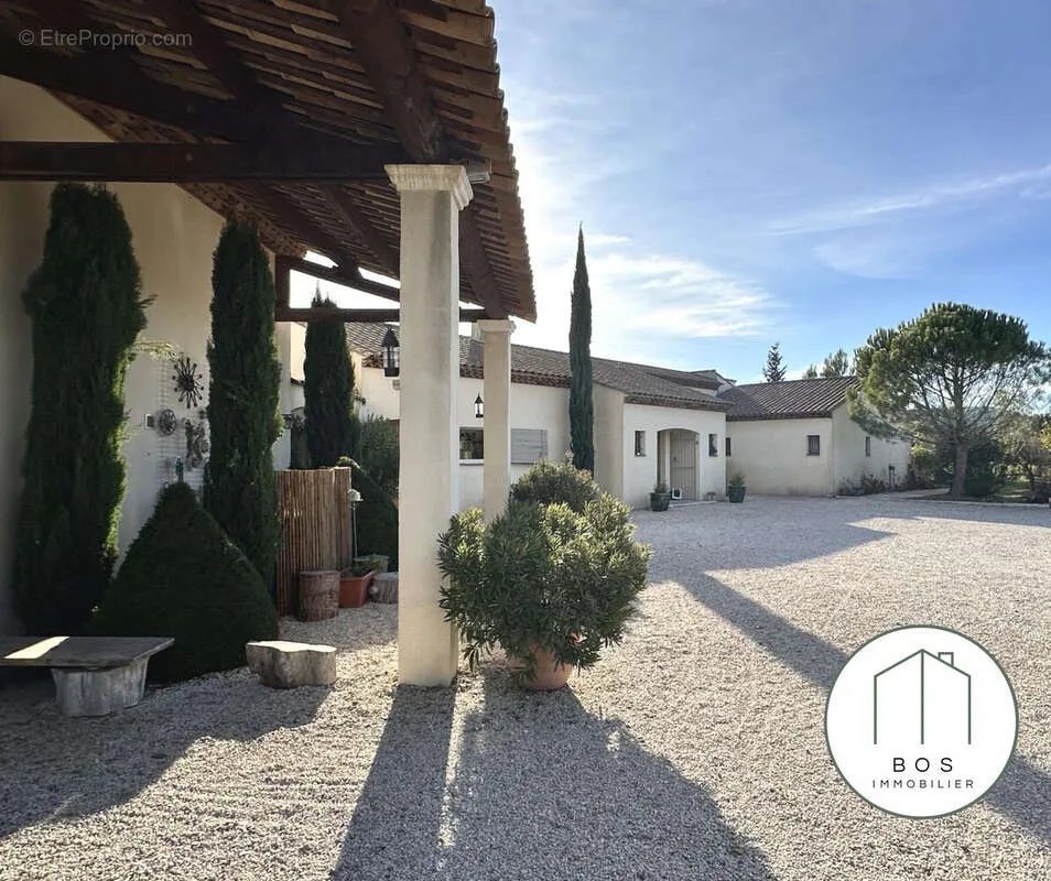 Jardin - Maison de Luxe avec Piscine à Alleins
