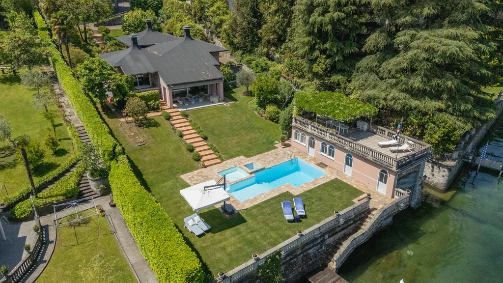 Vue aérienne - Lakefront Villa with Modern Design in Limonta