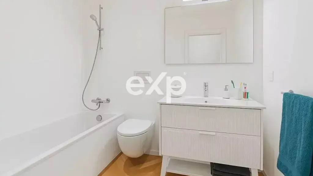 Vannitoad - Contemporary Apartment with Skyline View in Milan