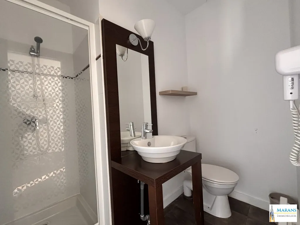 Salles de bain - Appartement Meublé avec Terrasse à Marans