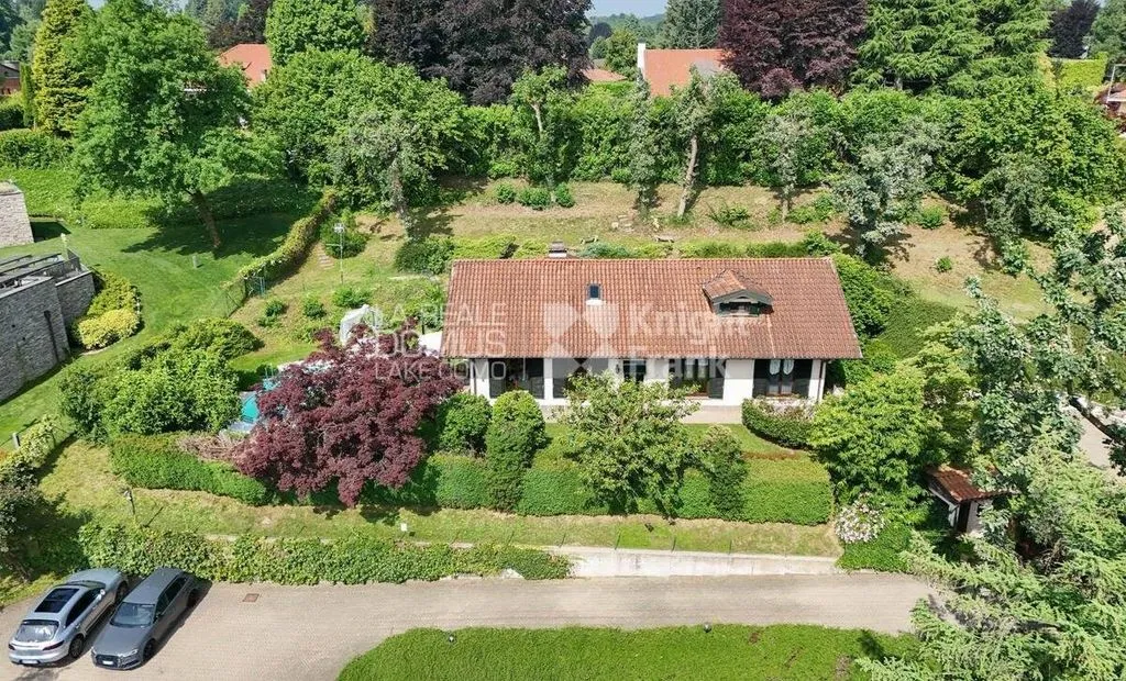 Õhuvaade - Villa with Pool in Guanzate, Italy