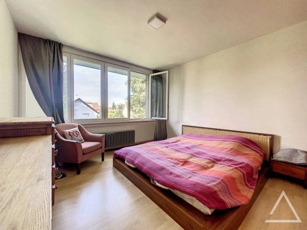 Chambres - Maison avec Jardin et Garage dans un Cul-de-Sac Vert