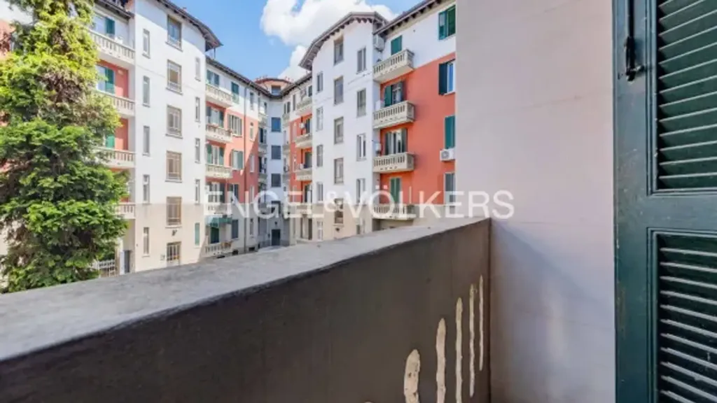 Rõdu - Studio Flat with Balcony in Milan