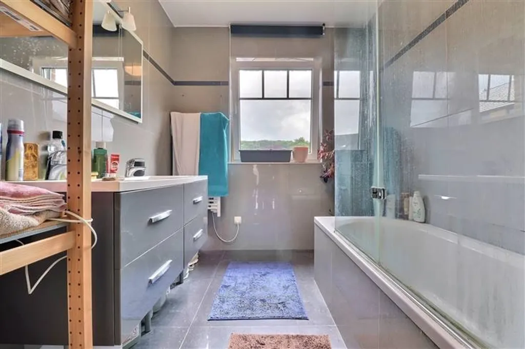 Salles de bain - Appartement avec Terrasse dans Résidence Récente à Wépion