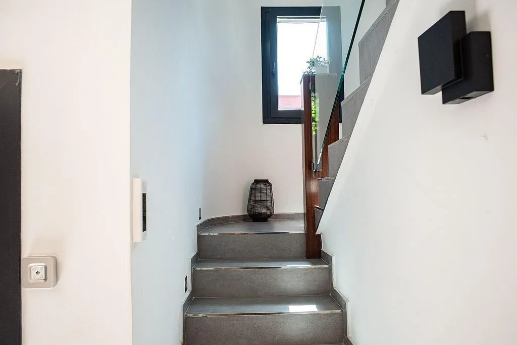 Pièces - Reformed Semi-detached House with Terrace in Ingenio