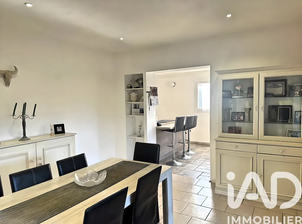 Salle à manger - Maison Traditionnelle avec Piscine à Grasse