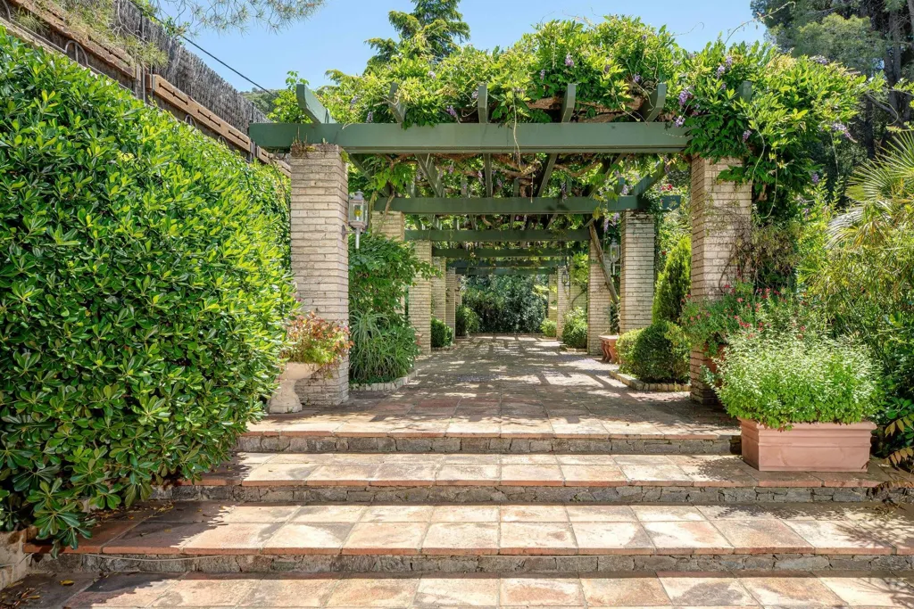 Giardino - Seafront Estate with Beach Access in Almadraba