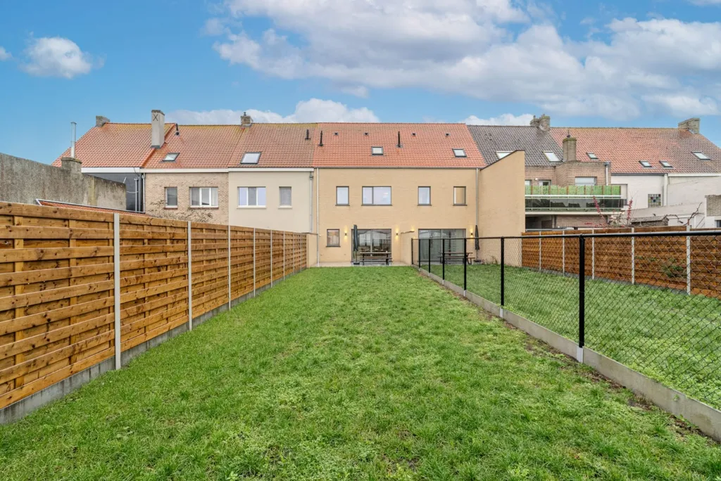 Jardin - Maison Rénovée avec Terrasse à Middelkerke
