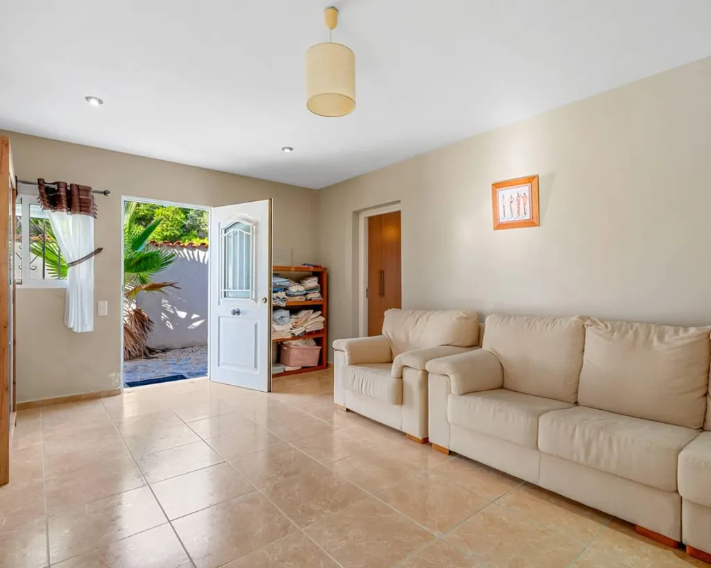 Elutuba - Seven-Bedroom Villa with Pool in Ciudad Quesada