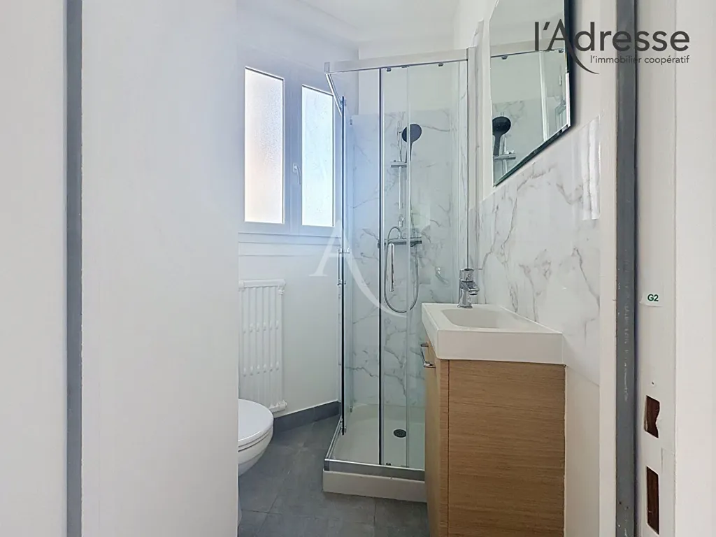 Bathrooms - Refurbished Studio with Balcony in Suresnes
