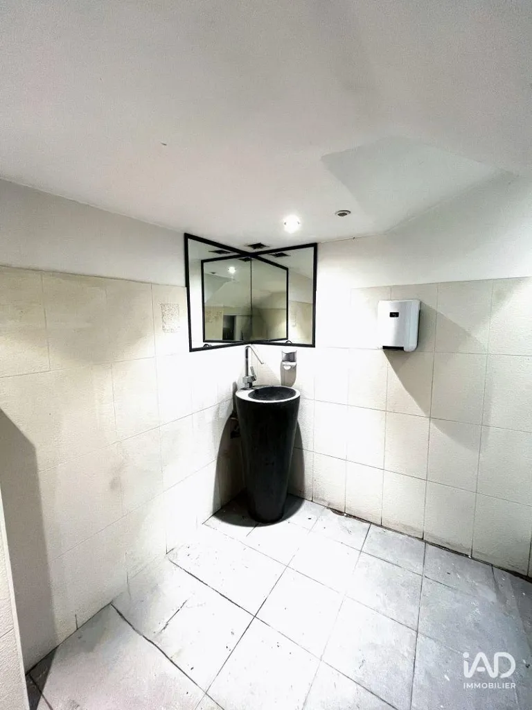 Salles de bain - Local Commercial au Centre de Grasse