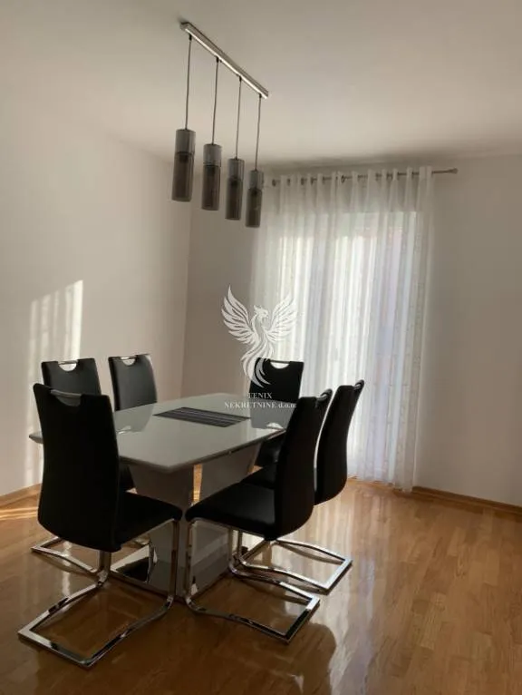 Söögituba - Apartment with Private Garden in Makarska Centre