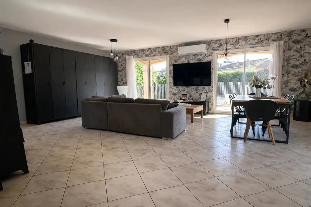 Detached 6-Bed House with Pool in Saint-Sulpice-La-Pointe
