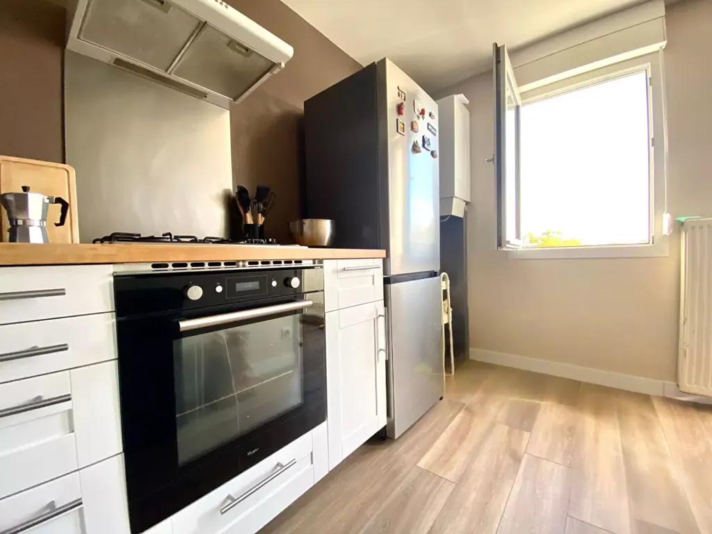 Kitchen - Duplex Apartment with Balcony in Nantes