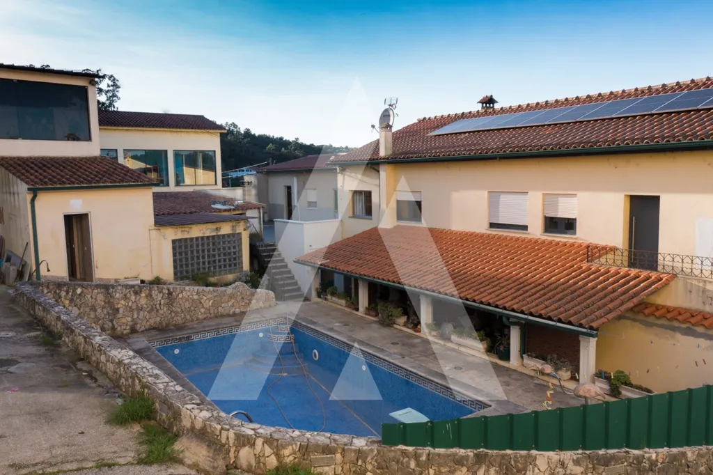Bassein - House with Commercial Space in Figueiró do Campo