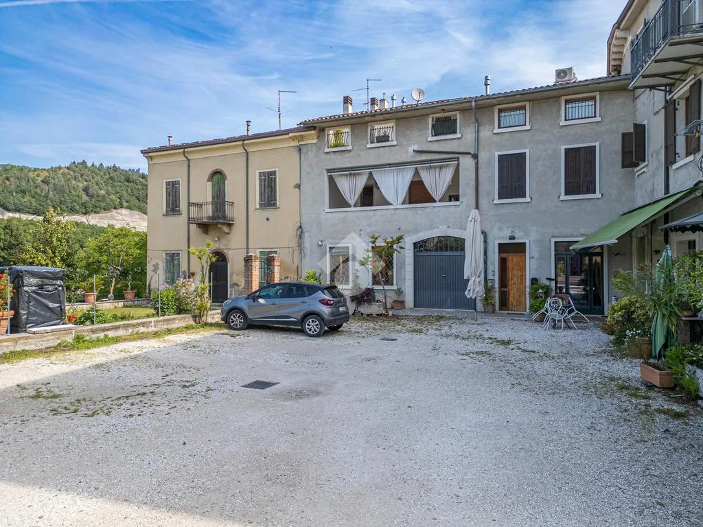 Giardino - 4-Bedroom Apartment with Terrace in Dolcè
