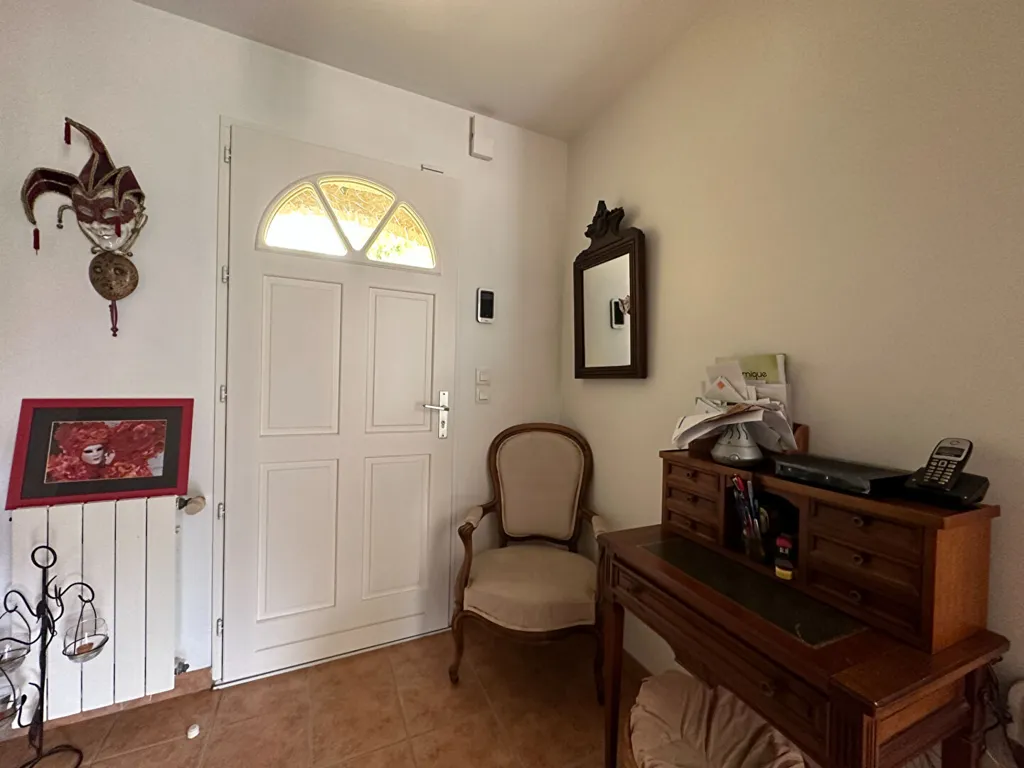 Esik - Ground Floor House with Pool in Suburban Area