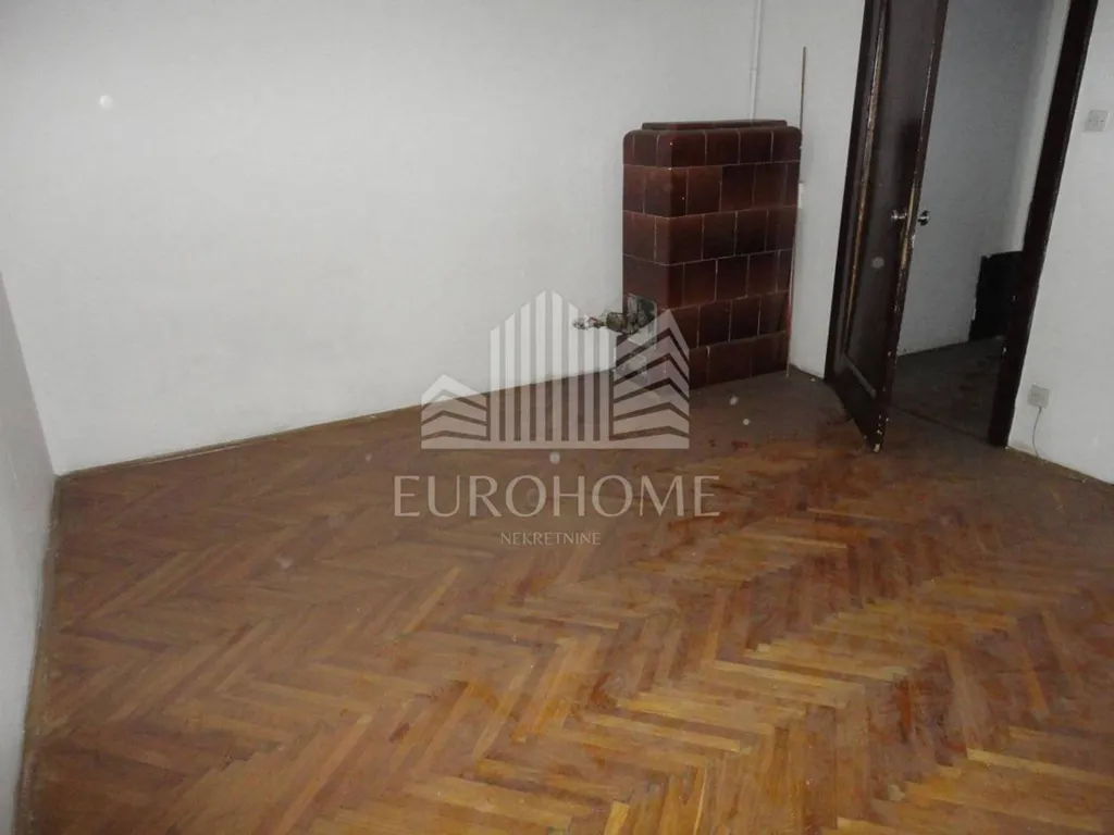 Pièces - Three-Bedroom Flat with Central Heating in Donji Grad, Zagreb