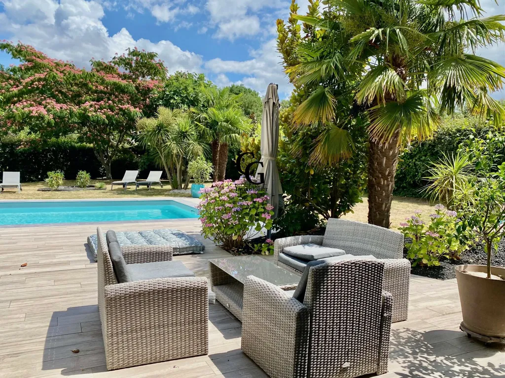 Bassein - House with Pool and Garden in Haute-Goulaine