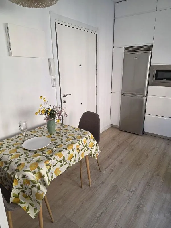 Söögituba - Modern Studio Flat with Balcony in Retiro