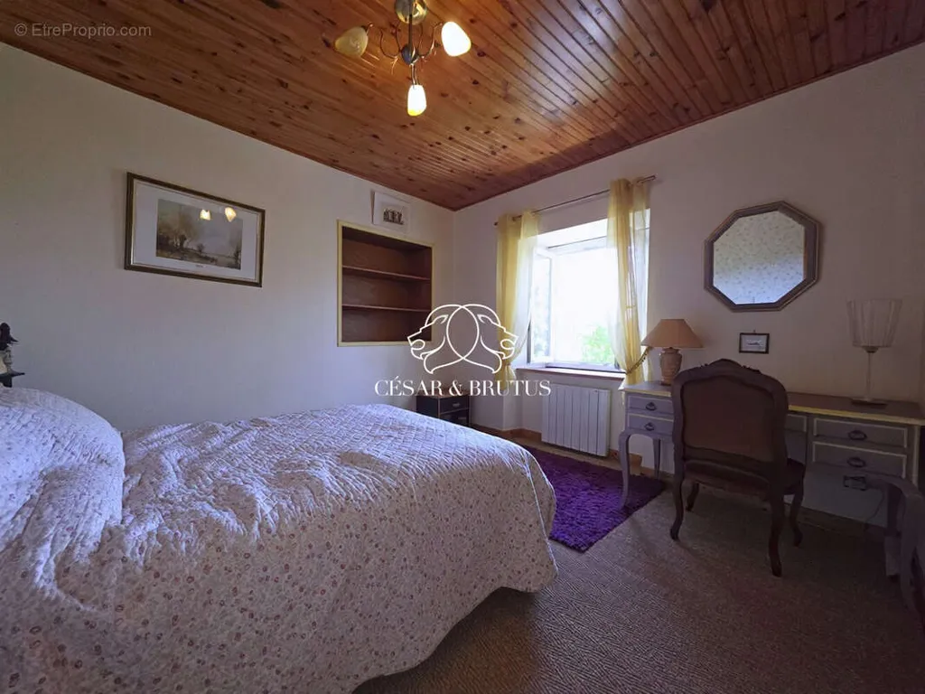 Chambres - Maison en Pierre avec Jardin à Vorey