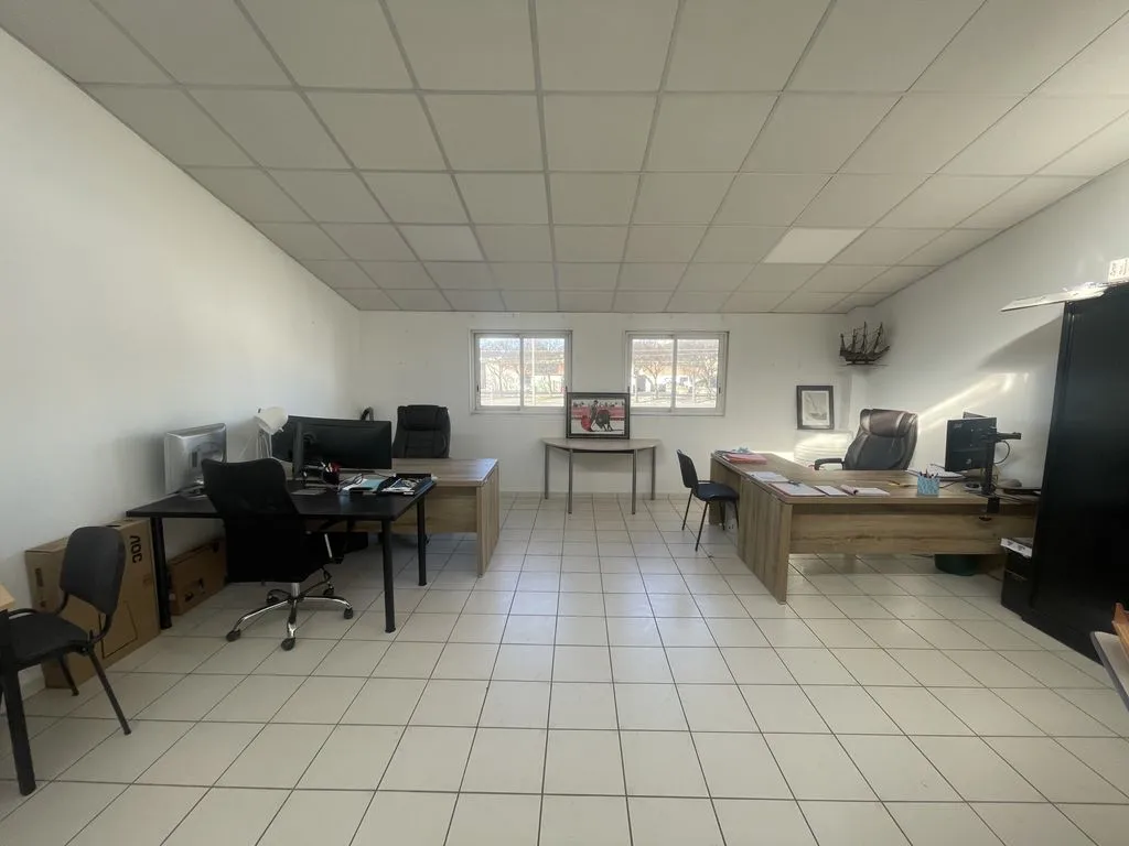 Office - Office Space with Parking in Nîmes West