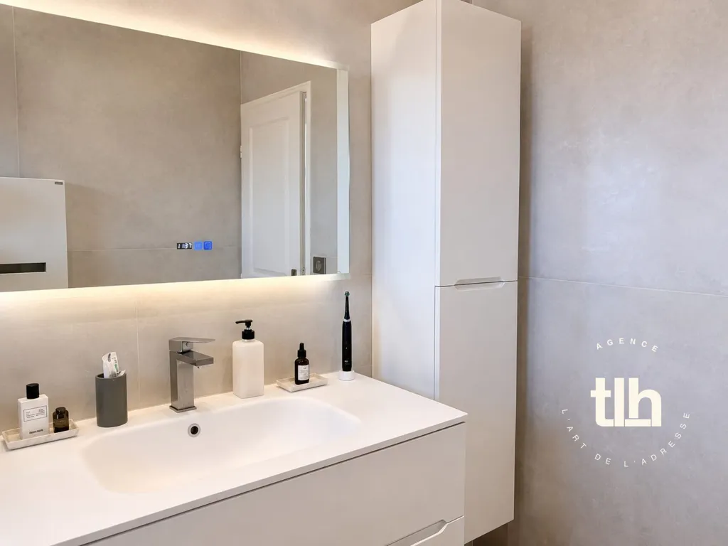 Salles de bain - Villa avec piscine et jardin à Prades-le-Lez