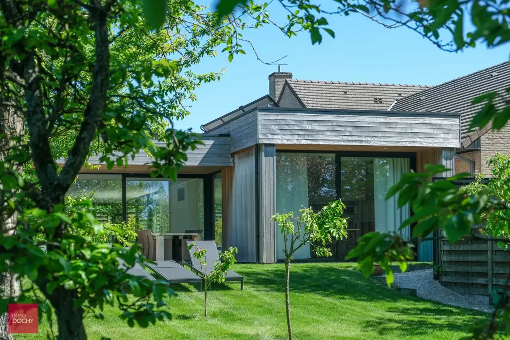 Aed - Spacious Villa with Indoor Pool in Suburb
