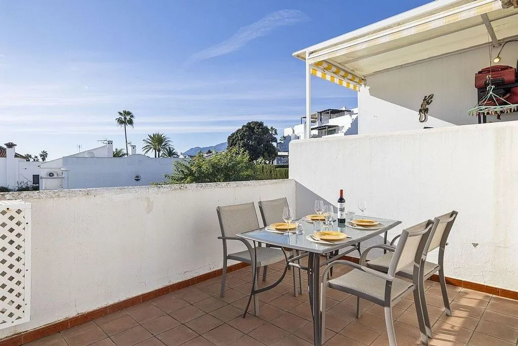 Terrace - Semi-Detached House with Pool in Bel Air