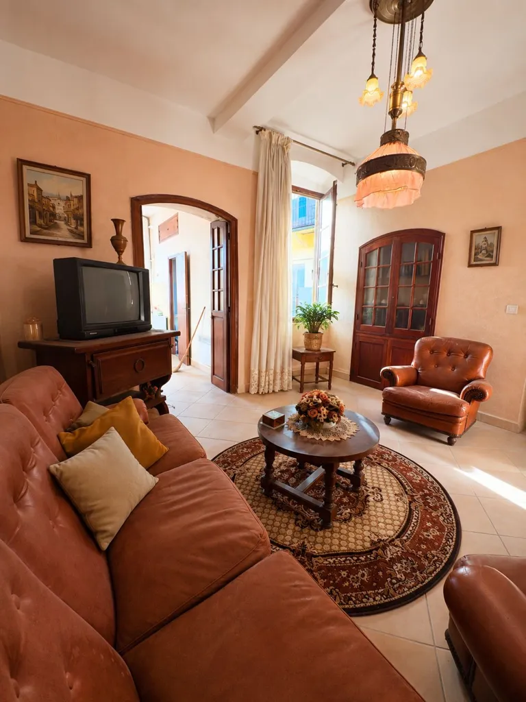 Séjour - Appartement 4 Pièces avec Balcon au Centre de Bastia