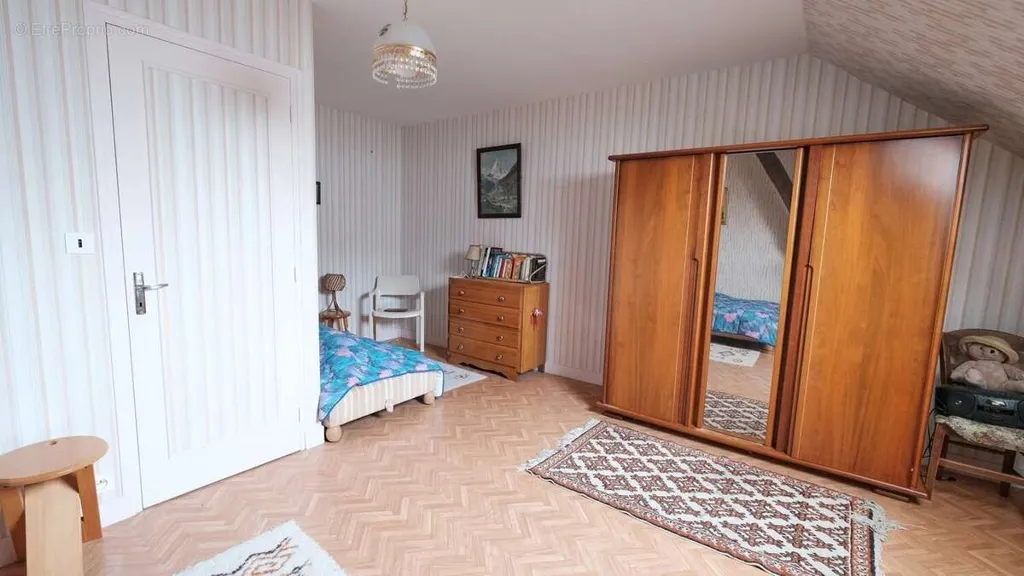Magamistoad - Large Semi-Detached House with Garden in Onlay