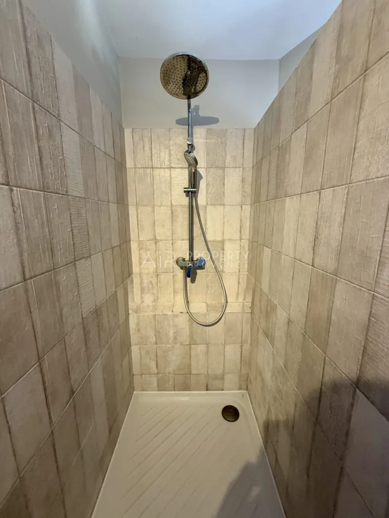 Salles de bain - Maison Rénovée avec Piscine à Lourmarin