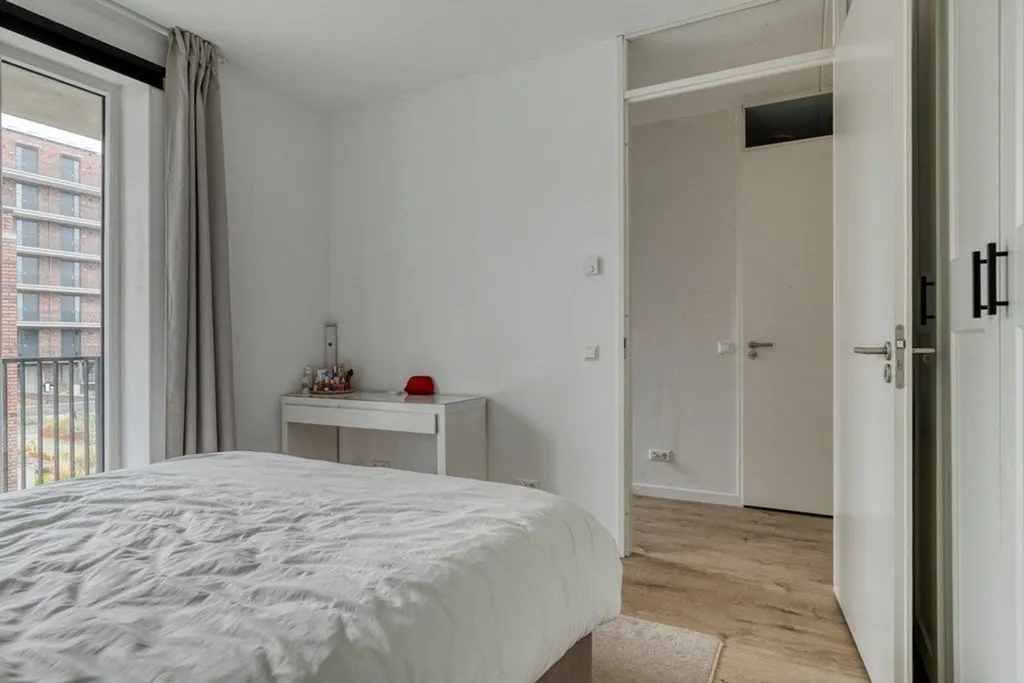 Magamistoad - 1-Bedroom Apartment with Balcony in Rotterdam