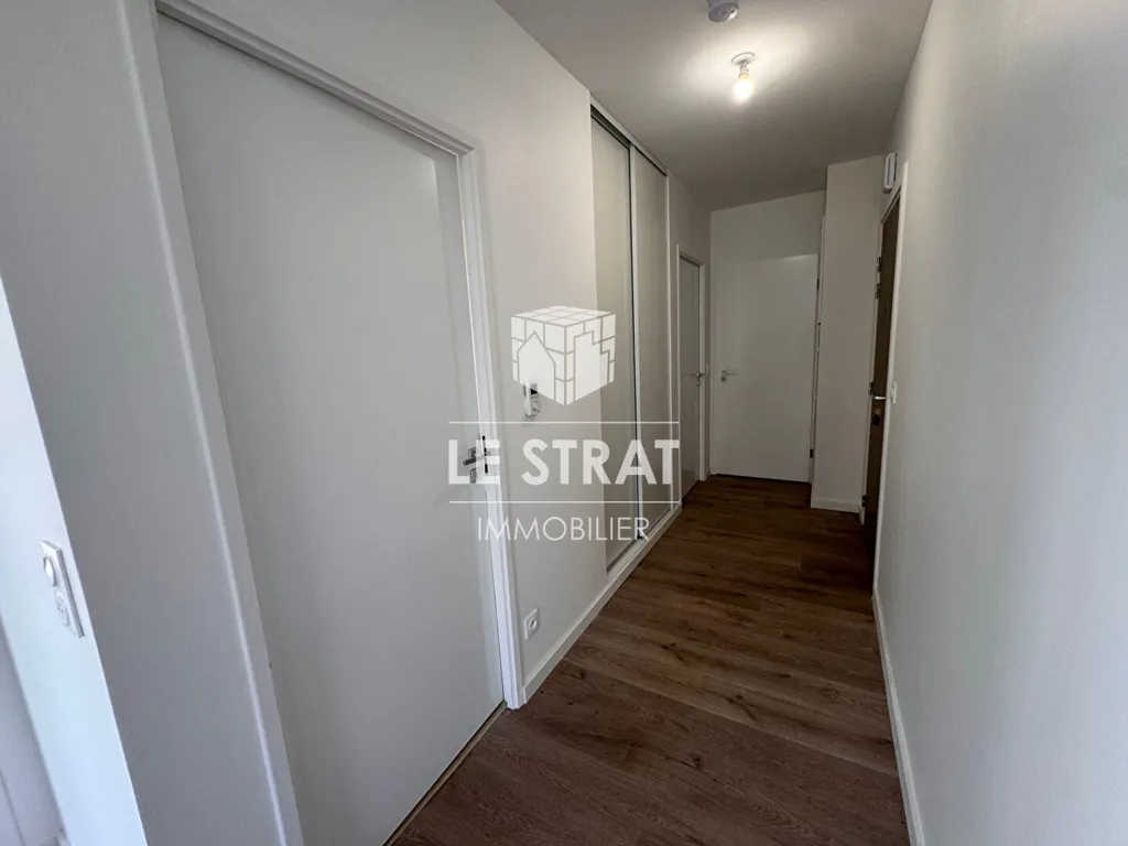 Entrée - Appartement 3 Pièces avec Terrasse à Épron