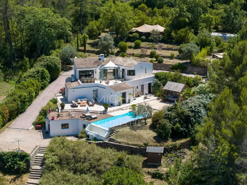 Vue aérienne - Villa Contemporaine avec Vue Panoramique à Fayence