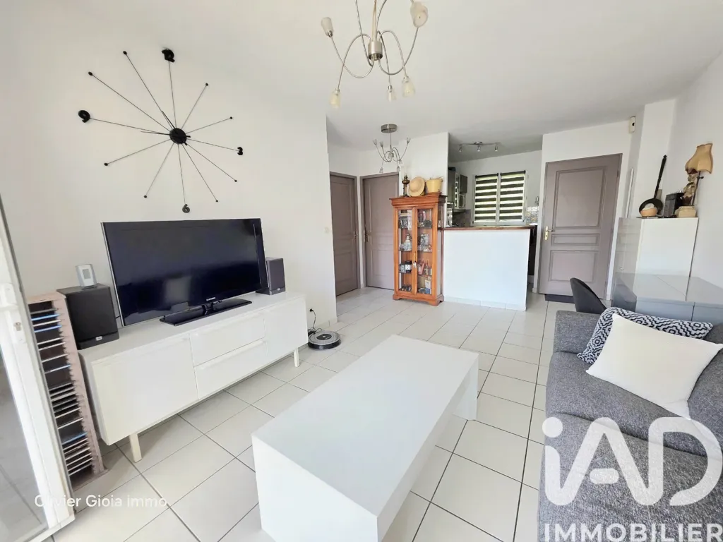 Living Room - T2 Apartment with Garden in Narbonne