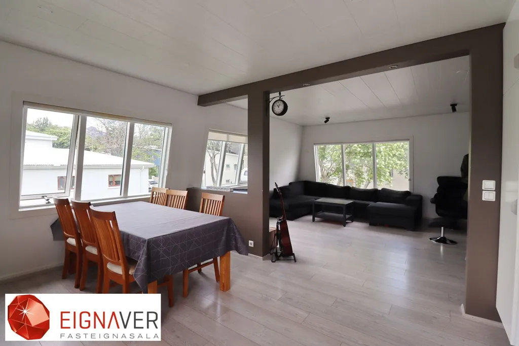 Sala da pranzo - Apartment with Sea View in Akureyri