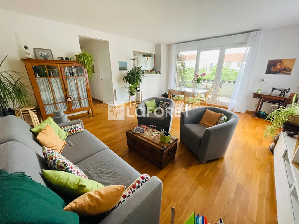 Séjour - Appartement 3 Pièces avec Terrasse à Nanterre