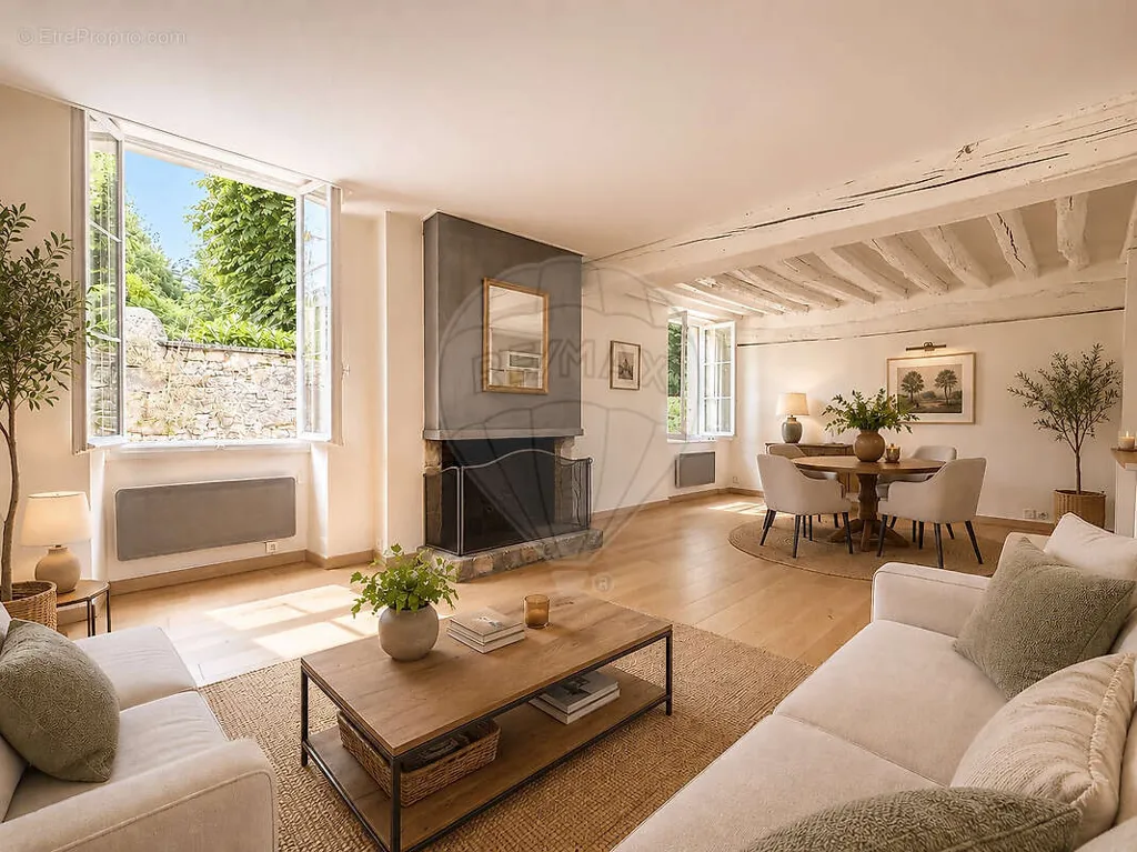 Elutuba - Duplex with Character in Senlis Centre