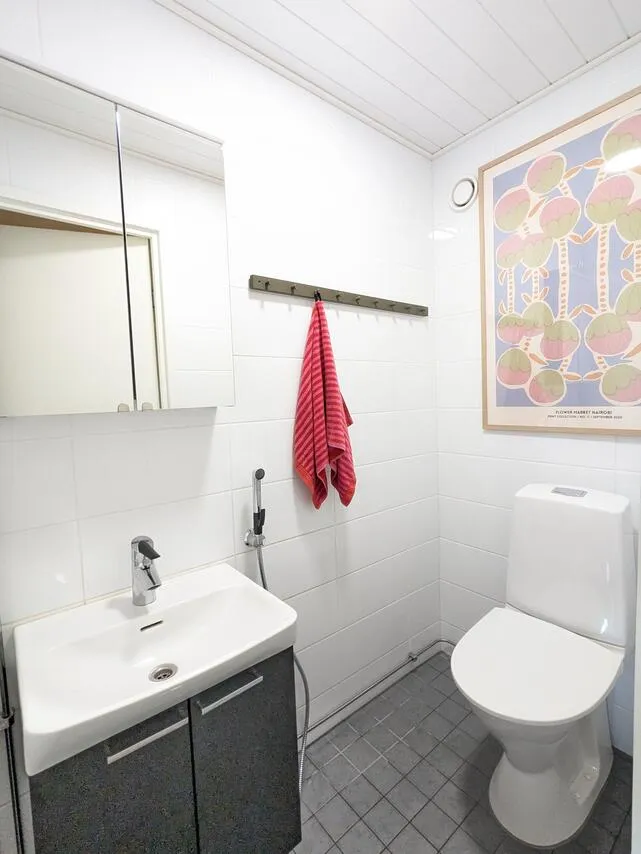 Salles de bain - 1971 Apartment with Balcony in Kallio