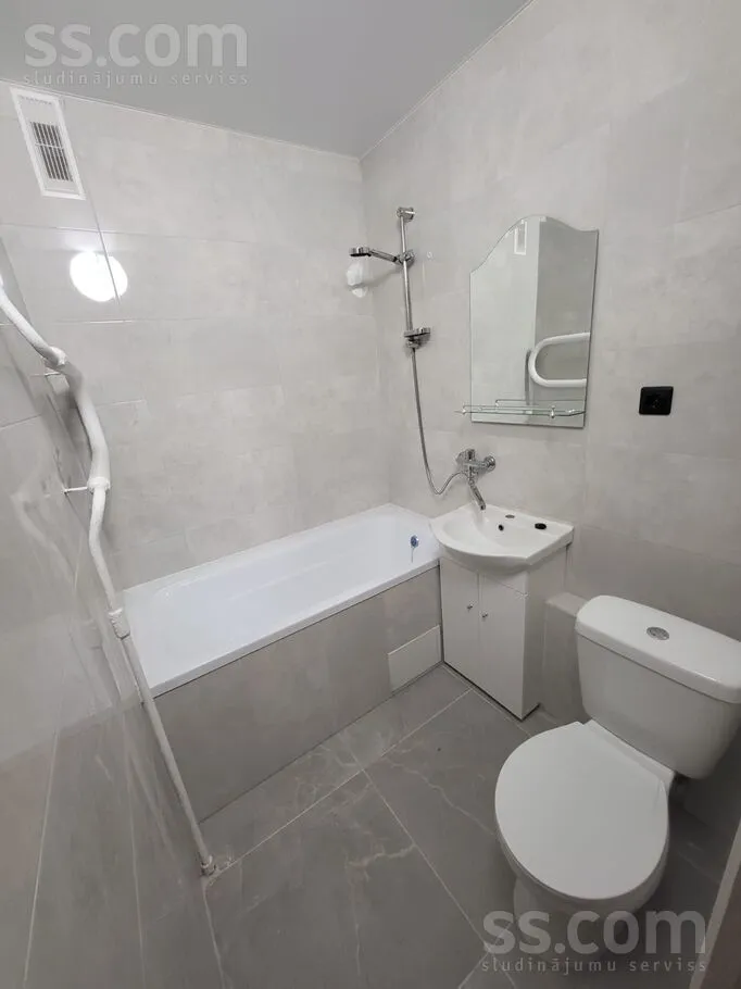 Vannitoad - Capital Remodelled 2-Bedroom Flat in Jugla, Riga